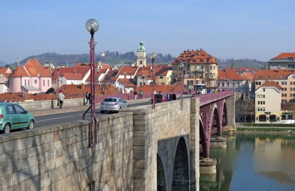 Rabljena stanovanja so se najizraziteje podražila v Mariboru, za 
štiri odstotke.