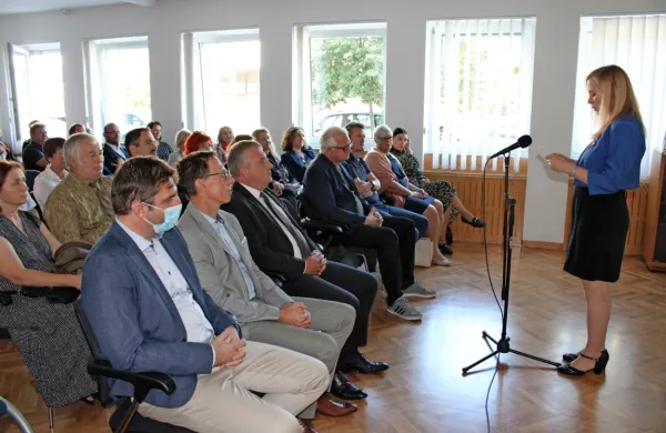 Ob odprtju je prisotne nagovorila direktorica  Tanja Martelanc.  