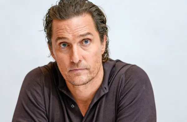 Matthew McConaughey je razkril, da je bil kot najstnik zlorabljen 
s strani moških.