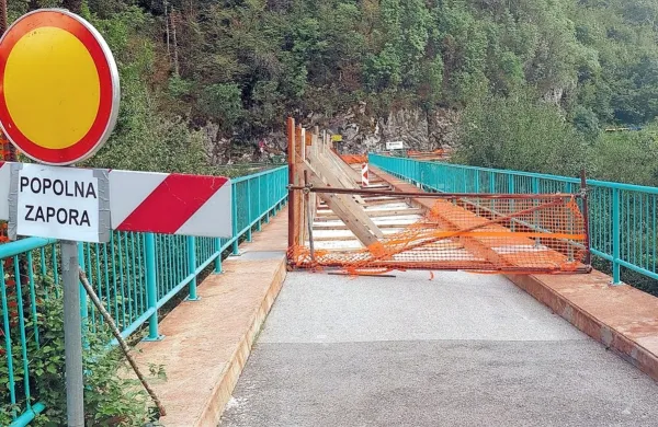 Most, čez katerega so uredili koridor za pešce, bodo začasno 
usposobili, nato bodo gradili novega.