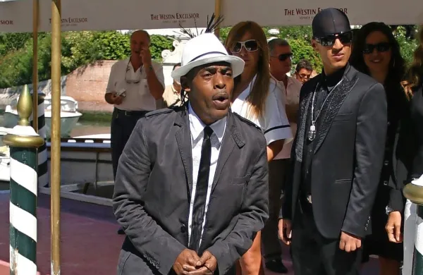 Coolio je nase prvič opozoril leta leta 1994 z izdajo prvega albuma 
It Takes a Thief z naslovno pesmijo Fantastic Voyage
