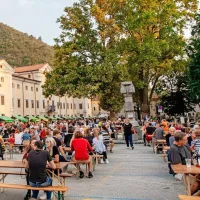 Utrinek iz Odprte kuhne na Glavnem trgu v Vipavi