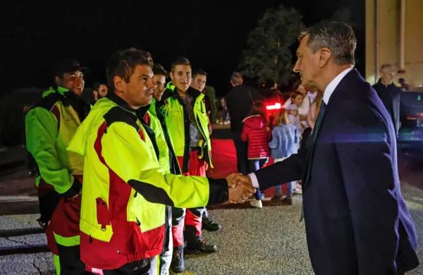 Na koncertu v dvorani kotalkališča so se zbrali tudi številni visoki 
gostje, med drugim predsednik države Borut Pahor, ki je poudaril, 
kako pomembno je, da varujemo Kras, ki je del naše naravne 
dediščine.