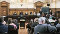 Prenos pristojnosti za  imenovanje sodnikov z državnega zbora na 
predsednika republike se kaže kot uresničljiva sprememba. Slika 
je simbolična. 