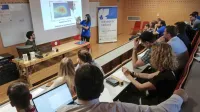 Utrinek z Nasinega hackathona v sežanskem inkubatorju leta 
2019