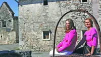 

 Katja Škerlj  z mamo Majdo, ki ji je bila  vseskozi v močno oporo.