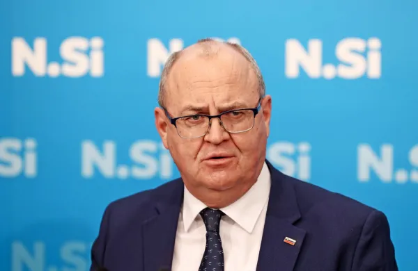 V NSi (na fotografiji vodja poslanske skupine Jožef Horvat) so s 
svojim predlogom sprememb  dohodnine prehiteli vladnega. 