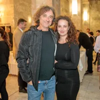 Urška Taufer, ki v predstavi igra Margareto, z očetom Vitom