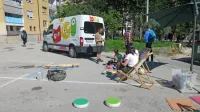 V vsem mestu je vse več urejenih prostorov za druženje, a vse manj 
družabnosti.