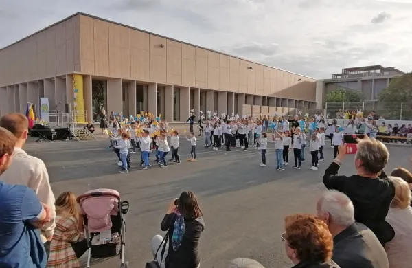 Novo telovadnico, na katero so v Mirnu mnogi čakali dve 
desetletji, so včeraj odprli z nastopom učencev, ki jo bodo najbolj 
uporabljali. 