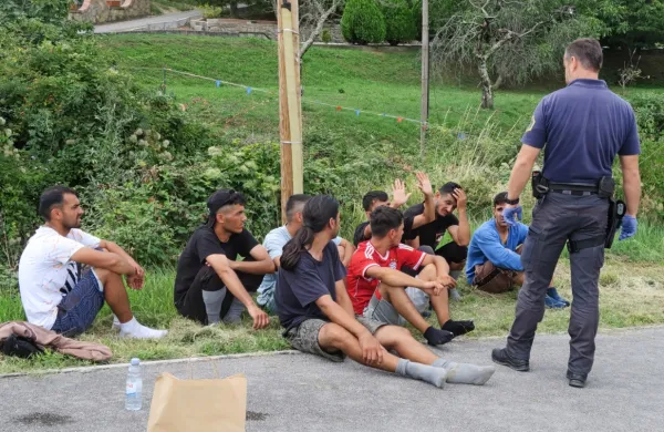 Zaradi nekaterih ukrepov držav na Balkanu se je povečalo število 
migrantov iz določenih držav. 