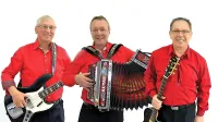 Ivan Kompan, Jože Jenko in Danilo Čekada so prepoznavni trio 
ansambla Snežnik že 40 let. 
