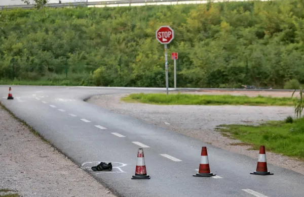 V zadnjih nekaj letih je cesta med Bertoki in Bivjem vzela že več 
življenj;  včeraj je bilo trčenje usodno še za starejšega kolesarja iz 
Ankarana.