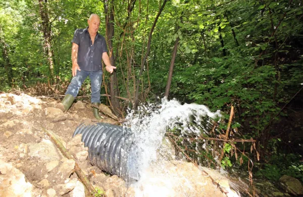 Prvi krak odvodnje, ki ga je na lastno pest zgradila občina, se je pokazal ko zelo dobra rešitev. Z drugim krakom se bo varnost še povečala. 
