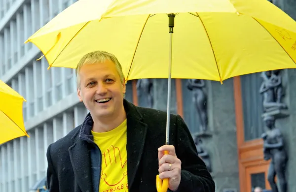 Po besedah predstavnika koalicije Za otroke gre! Aleša Primca je 
pobudnikom referenduma omenjeno število podpisov uspelo 
zbrati v sedmih dneh, s čimer da je Slovenija 
