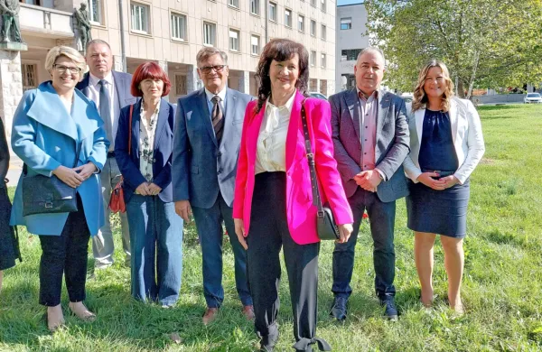Damjana Pavlica je dobila soglasno podporo SDS za kandidaturo, 
prioriteta je  razvoj gospodarstva. 