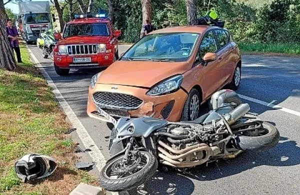Motoristu iz Pirana je v petek zaprla pot domačinka z avtom. 