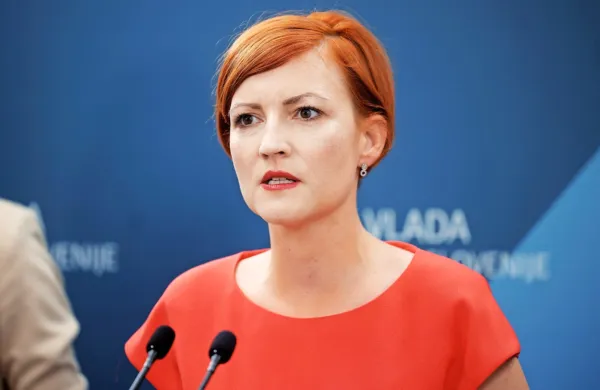 Ministrstvo za kulturo sprejema odstop Dimitrija Rupla, je dejala 
ministrica Asta Vrečko.
