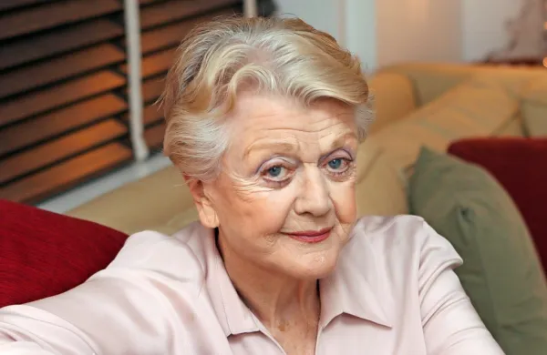 Angela Lansbury se je poslovila  le tri dni pred svojim 97. rojstnim 
dnevom.