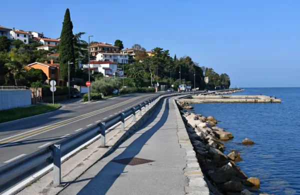 V prihodnjih dneh bodo zagnali delovne stroje za gradnjo kanalizacije pri Moletu.