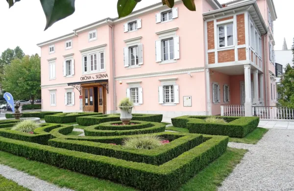 Za  prihodnji županski mandat se bo v Sežani zagotovo potegovalo 
pet, morda celo sedem kandidatov.