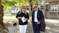 Nataša Fabris (levo) se je včerajšnjega predobravnavnegaa naroka 
na novogoriškem okrožnem sodišču udeležila z odvetnikom 
Francijem Matozom.