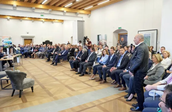 Primorske gospodarstvenike je zanimalo, kako namerava vlada 
reševati tudi ostale izzive, ne le energetske krize.