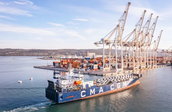 Luka: obetajo se novi posli z ladjarjem CMA CGM