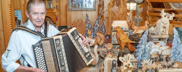 Nad harmonikami Jožka Rutarja so se navdu&scaron;ili tudi Japonci