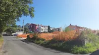 Področje bodoče soseske Dolge njive za mlade je delno pozidano 
in delno komunalno že urejeno.