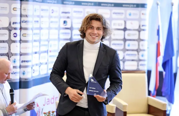 Koprčan Toni Vodišek je na svetovnem prvenstvu v kajtanju v 
Cagliariju na Sardiniji osvojil naslov svetovnega prvaka za najboljši dosežek v karieri v disciplini olimpijskih iger 2024. 