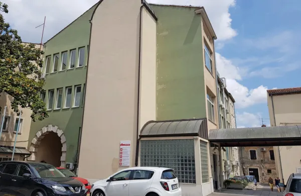 Zdravstveni dom Koper je pričel z uporabo nove storitve za 
e-komunikacijo med pacientom in izbranimi specialisti družinske 
medicine, pediatrije in ginekologije.