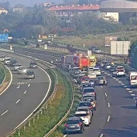 Hitra cesta Izola - Koper - Škofije je zaradi prometne nesreče 
zaprta pri priključku Koper center proti Ljubljani. Foto vir: TW 
promet.si