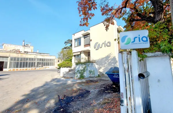 Če bo mestni svet soglašal, bo občina kupila kompleks nekdanje Solkanske industrije apna. Tam naj bi širila poslovno cono s čistimi dejavnostmi, 
ki  ne pomenijo dodatne obremenitve prometa.  
