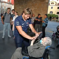 Občani so z navdušenjem pričakali svojega kajtarskega junaka. 