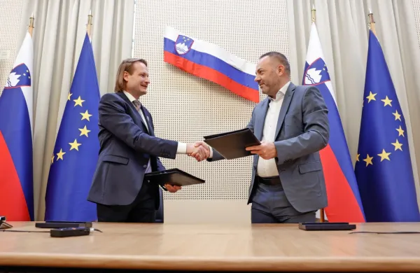 Minister za zdravje Danijel Bešič Loredan in namestnik vodje 
pogajalske skupine Sindikata zdravnikov in zobozdravnikov Fides 
Gregor Zemljič