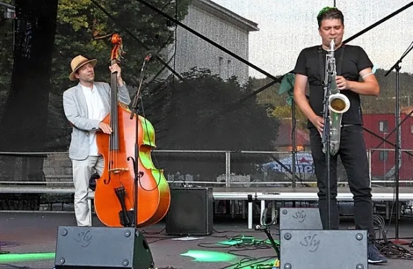  Festival bosta  drevi v Kulturnem domu Nova Gorica odprla koncert  Just Friends Quarteta in pogovor s  kontrabasistom  Nikolo Matošićem. 