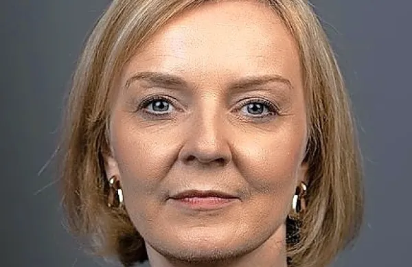 Liz Truss je s svojim odstopom postala britanska premierka z 
najkrajšim stažem. 