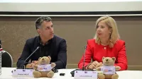   Ministrica  Tatjana  Bobnar (ob njej Damjan Miklič)   je    na  mednarodni  konferenci  poudarila,  da  je  iskanje  pogrešanih  eno  od 
najtežjih  oblik  policijskega  dela.  