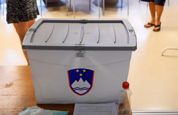 Pred volivci odločanje o novem predsedniku republike