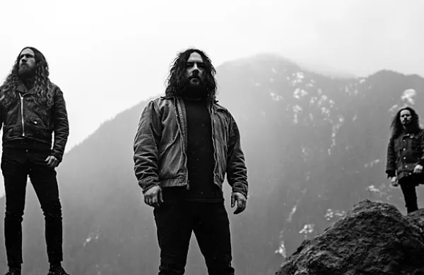 Wolves in the Throne Room: (z leve) Kory Keyworth, Nathan 
Weaver and Aaron Weaver