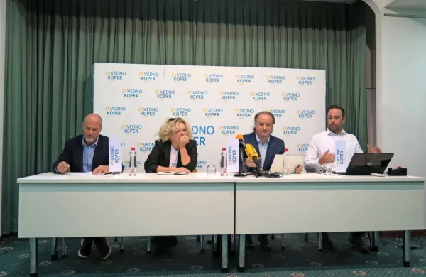 Na fotografiji z leve: kandidat za člana občinskega sveta Rado 
Pišot, kandidatka za članico občinskega sveta Katja Pegan, 
kandidat za župana mestne občine Koper Patrik Greblo in 
predstavnik za stike z javnostmi Matej Sukič

