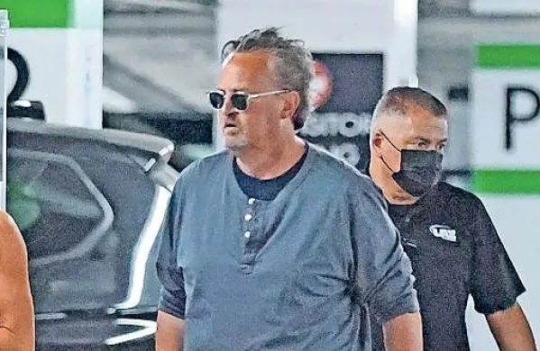 Matthew Perry je do zdaj prestal 14 operacij na želodcu in 
črevesju. “To je veliko opomnikov, zakaj ostati trezen,” pravi. Foto: 
Profimedia