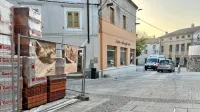 Občina je za dostop v staro mestno jedro doslej izdala  več kot 800 
dovolilnic in dovoljenj. V jutranjih urah je prometa več zaradi 
dostave.