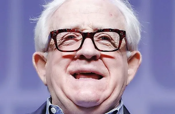 V 68. letu starosti je v prometni nesreči v Hollywoodu včeraj umrl 
ameriški komik in igralec Leslie Jordan, znan po številnih znanih 
televizijskih serijah, kot so Will in Grace, Hearts Afire in Ameriška 
grozljivka.