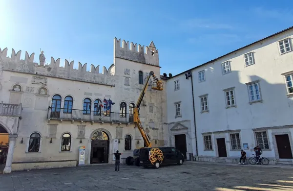Pretorski palači bodo privoščili lepotno poseg.