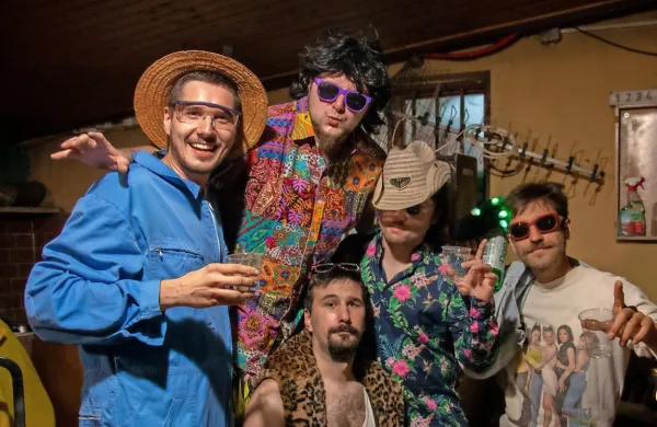 Ansambel Vinotoch Bend bo v Centru mladih Koper že drugič 
obeležil svojo deseto obletnico delovanja. 