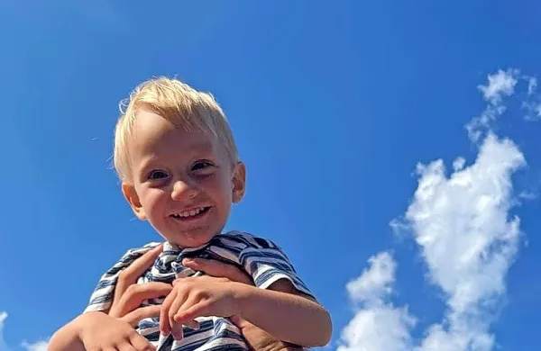 Urban je  triletni deček, ki so mu diagnosticirali izjemno redek 
sindrom CTNNB1.