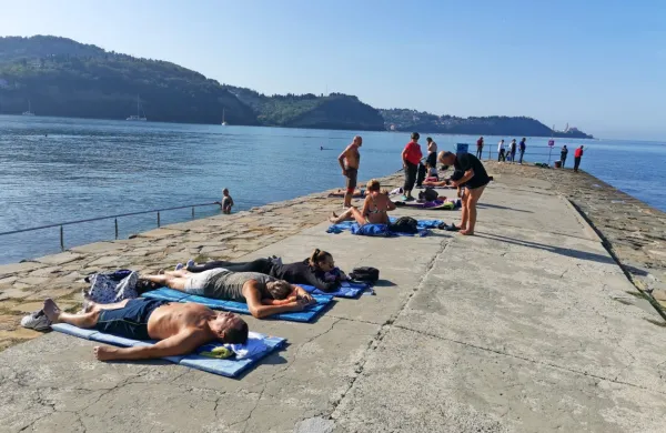 Ob morju ob izteku oktobra skorajda poletno živahen utrip