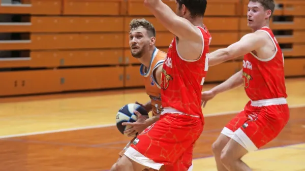 Eden ključnih košarkarjev za zmago Portoroža proti Sežancem je 
bil Andraž Rogelja (z žogo).